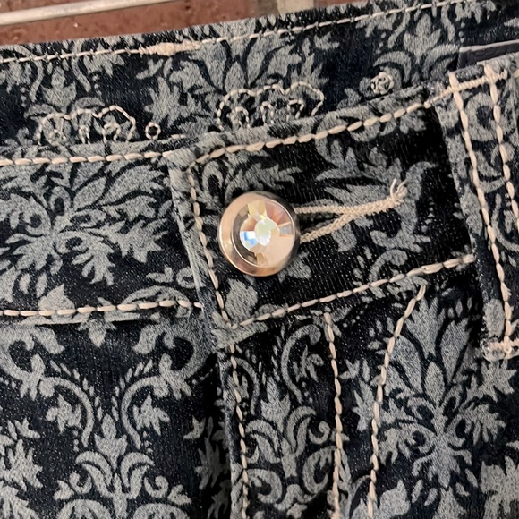 MISS ME Bling Blue Fleur de Lis Print Cuffed Capri Jeans JP5842P2 NWOT - Picture 2 of 15